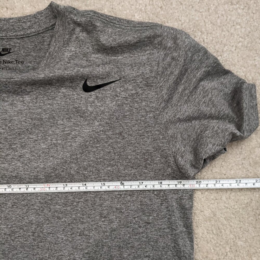 Nike Dri-Fit gray t-shirt - Picture 5 of 8